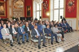 Denis Sassou N'Guesso (1er rang au milieu) à la cérémonie de dédicace.