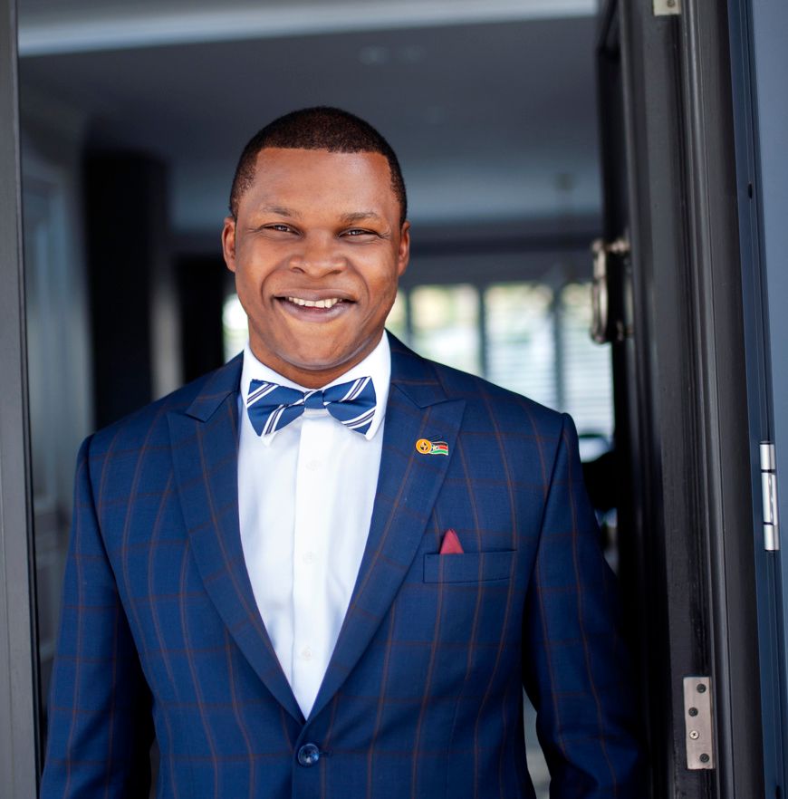 NJ Ayuk est le fondateur et le PDG du cabinet juridique de Centurion et le Président de la Chambre africaine de l’énergie. So