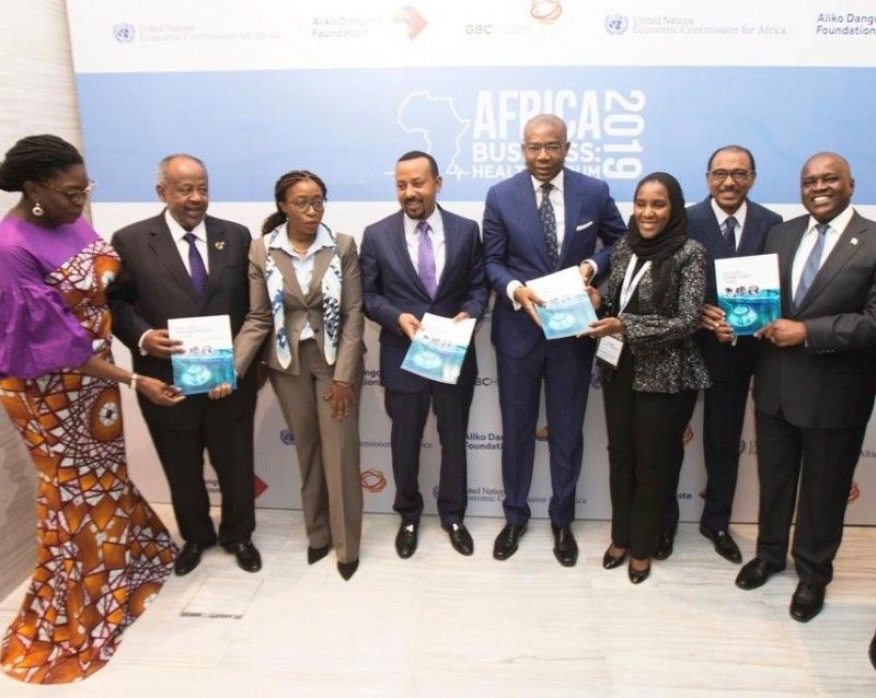 De gauche à droite: Zouera Youssoufou, PDG de la Fondation Aliko Dangote; H.E Ismail Omar Guelleh, président de Djibouti; Ver