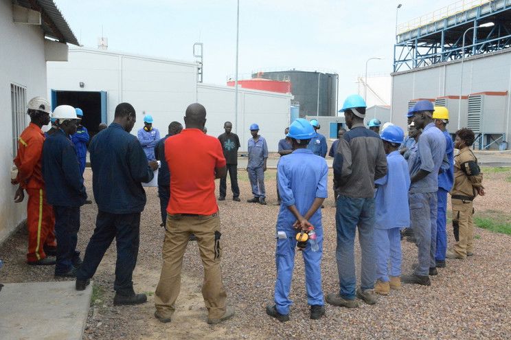 Des agents de la Société nationale d'électricité au Tchad. © SNE