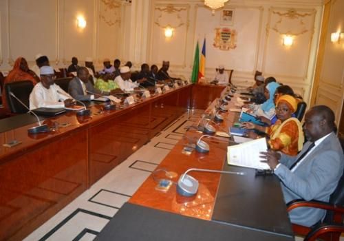 Tchad : face aux faibles recettes, Déby demande 