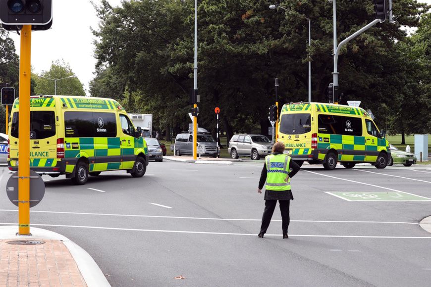 Des policiers mobilisés à Christchurch, en Nouvelle-Zélande, après deux fusillades dans des mosquées le 15 mars 2019 © RADIO 