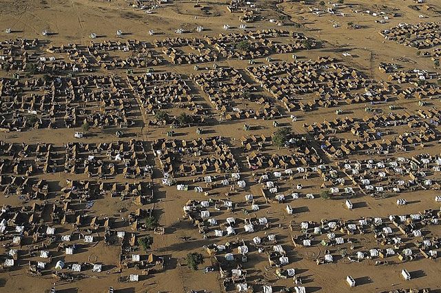 Une vue aérienne d'un camp de réfugiés au Tchad, près de la frontière soudanaise. © DR