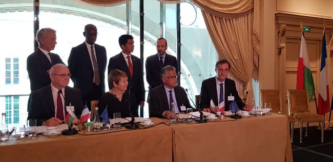 Les représentants du Consortium de la Nouvelle Energie Hydroélectrique de l’Onive (NEHO), formé par les sociétés Eiffage, Era