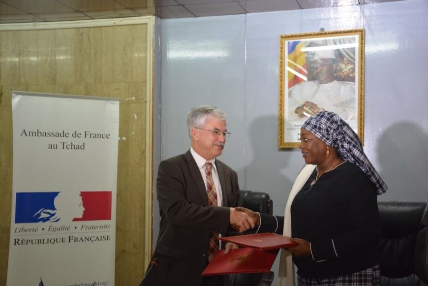 L’Ambassadeur de France au Tchad et la Secrétaire d’État aux Affaires Étrangères, à l’Intégration africaine, à la Coopération