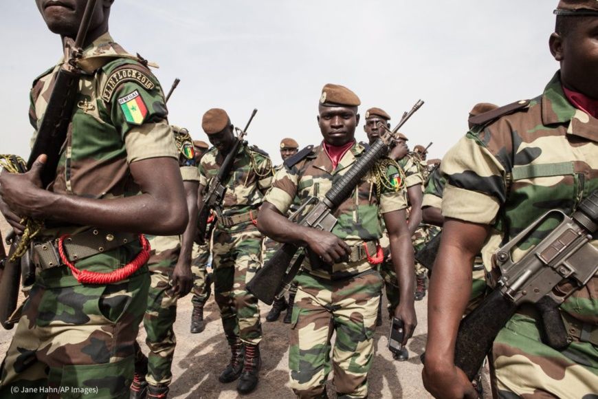 Des soldats sénégalais participent à une formation annuelle à la lutte antiterroriste, à Thiès, au Sénégal, en 2016. (© Jane 