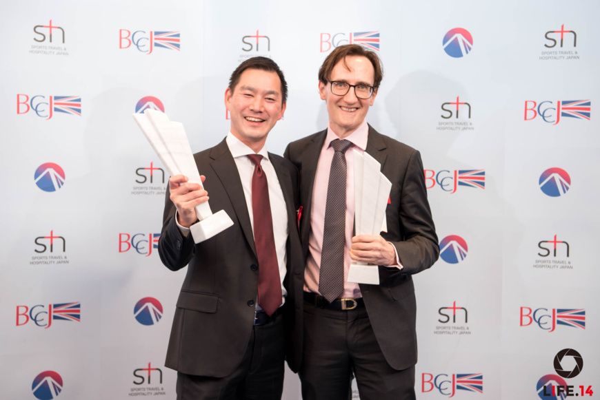 Collecting the award in Tokyo, Liam Hickey, Chief Financial Officer at Azuri Technologies (right) and Suguru Tsuzaki from the