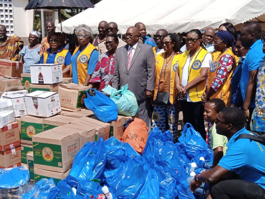 Côte d'Ivoire/Grand-Bassam : Les Lions Clubs de Côte d’Ivoire font don de vivres et non-vivres aux familles sinistrées