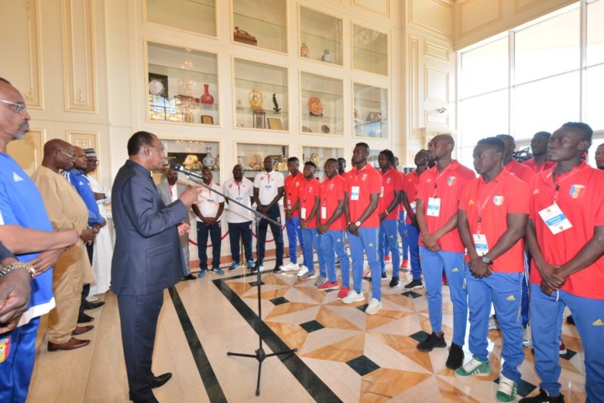 Tchad-Mali : Idriss Déby va suivre le match de foot à la télévision. © PR
