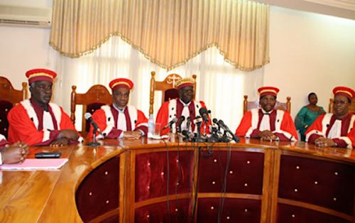 Des membres de la Cour constitutionnelle au Togo. © RT