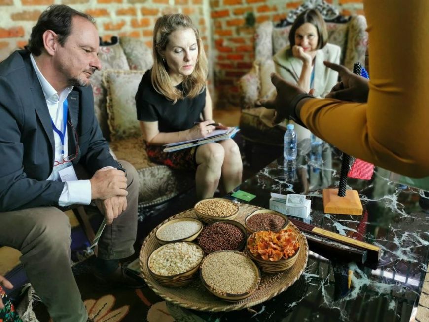 Tchad : la conseillère spéciale du PAM, la Princesse Sarah Zeid plaide en faveur de la nutrition. © : WFP/Maria Gallar – WFP/