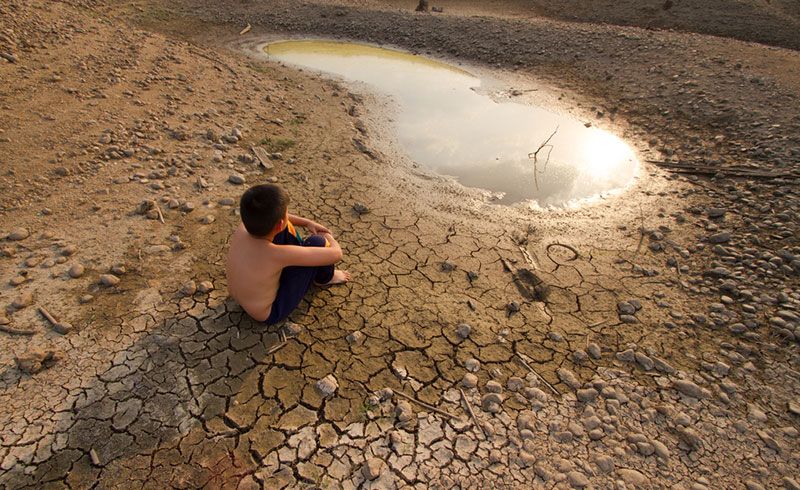 En alimentant la crise climatique, l’industrie fossile bafoue un peu plus encore les droits humains. Illustration. © DR