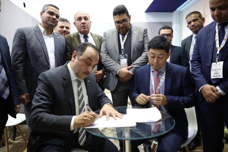 Signature d’un protocole d’accord stratégique entre Vincent Sun, CEO de Huawei Égypte et Mohamed Shimy, CEO de Egyptian Maint