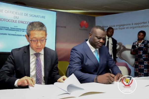 Adam Ma Qianli, CEO de Huawei RDC et Augustin Kibassa Maliba, Ministre des Postes, Télécommunications et Nouvelles technologi