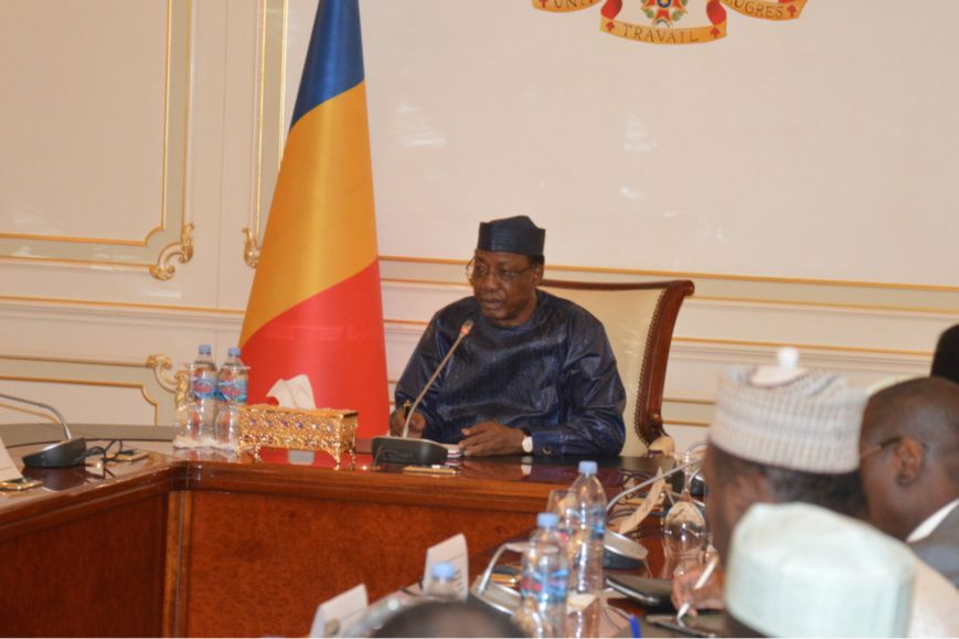 Coronavirus : Idriss Déby appelle les citoyens à bien laver les mains. © PR