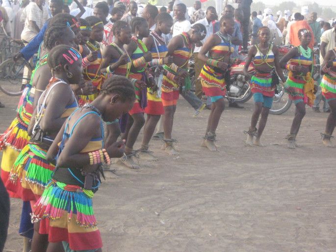 Pas de danses traditionnelles des jeunes initiées femmes Mboum : la culture est un facteur de développement local, social et 