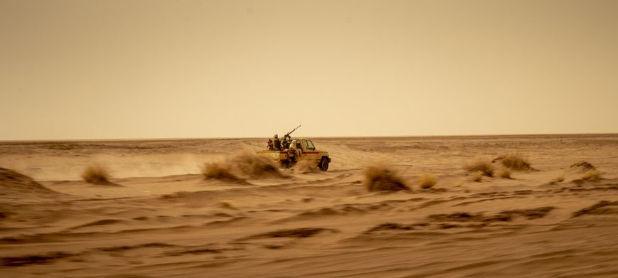 L'armée nigérienne patrouille dans le désert du Sahara pour cibler des groupes terroristes, notamment l'EIIL et Boko Haram. ©