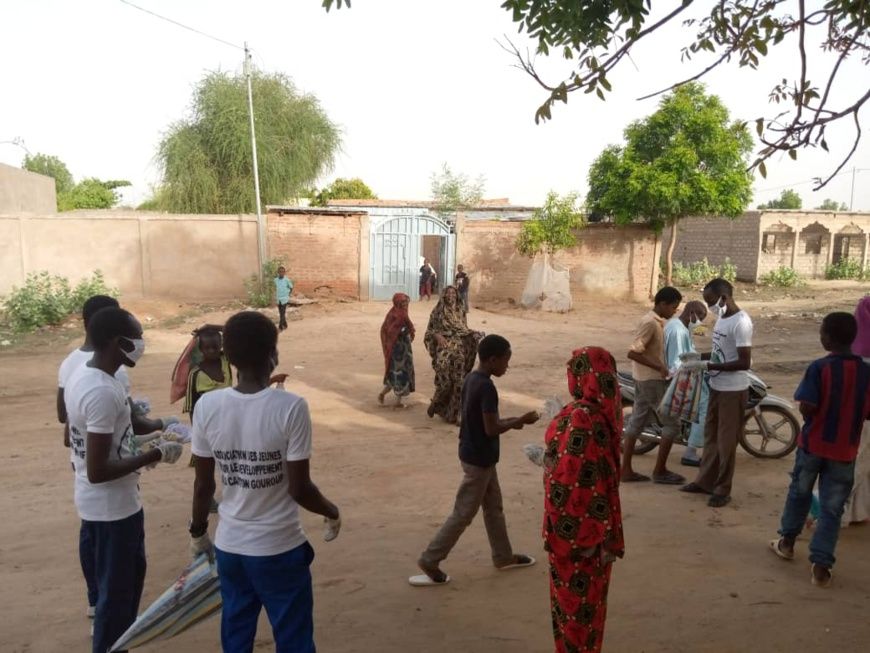 Tchad-Covid 19 : Des jeunes distribuent gratuitement de cache-nez à N'Djaména : ©️ Mendig-Lembaye Djetoyo Kelvin /Alwihda Inf