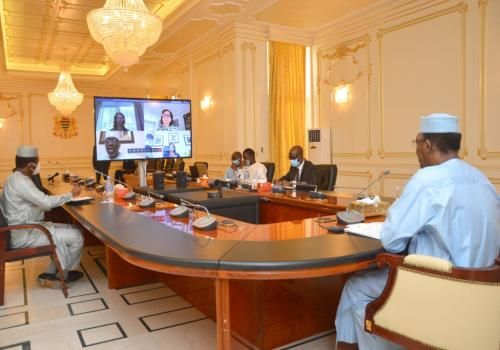 Le chef de l'État Idriss Déby, lundi 29 juin 2020 lors d'une visioconférence avec le vice-président de la Banque mondiale. © 