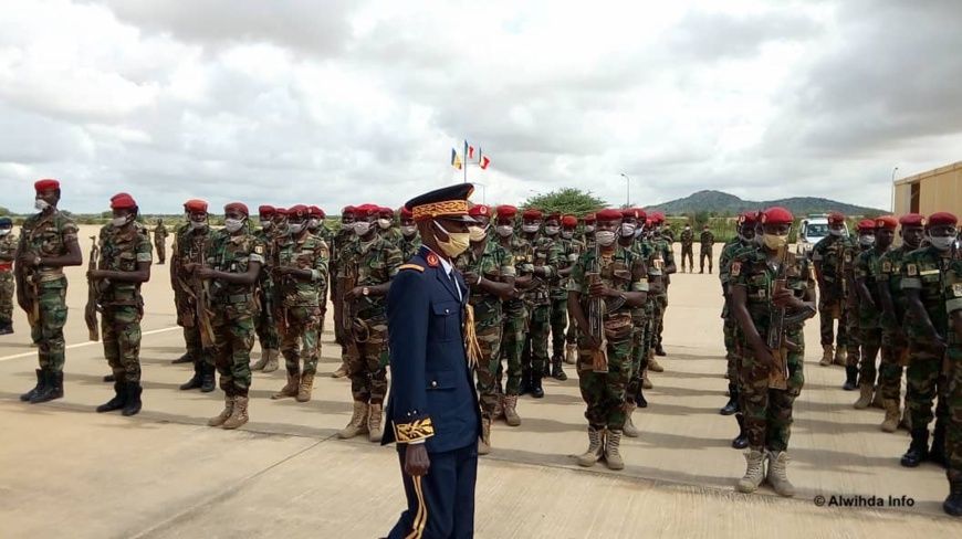 Des militaires lors d'une prise d'arme le 11 août 2020 au Tchad. © Abba Issa/Alwihda Info