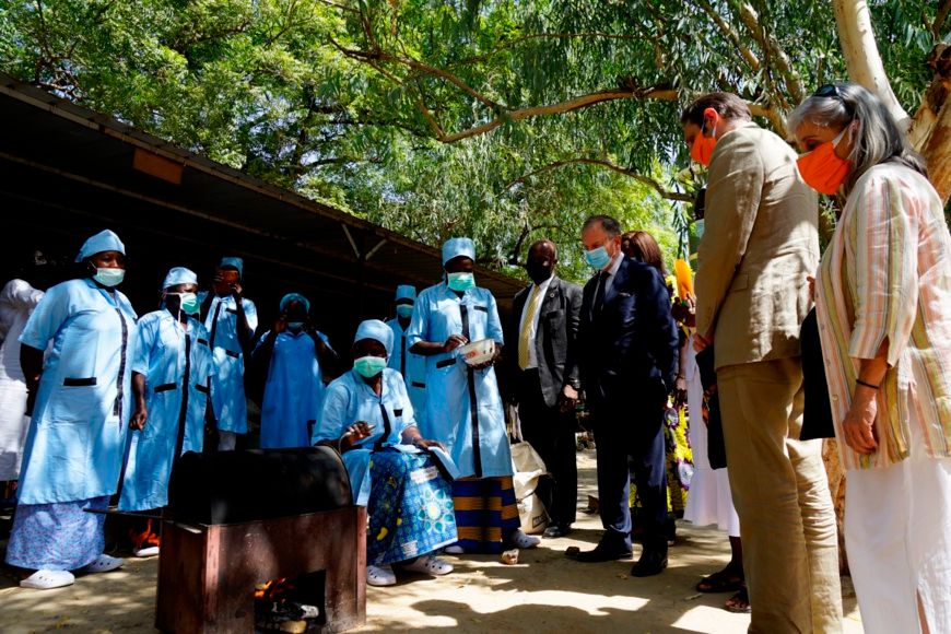 Des farines infantiles pour lutter contre la malnutrition au Tchad. © WFP/Maria Gallar