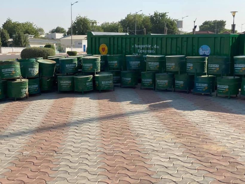 Tchad : des bacs à ordures et poubelles métalliques offerts à la ville de N’Djamena. © FGC/Fb
