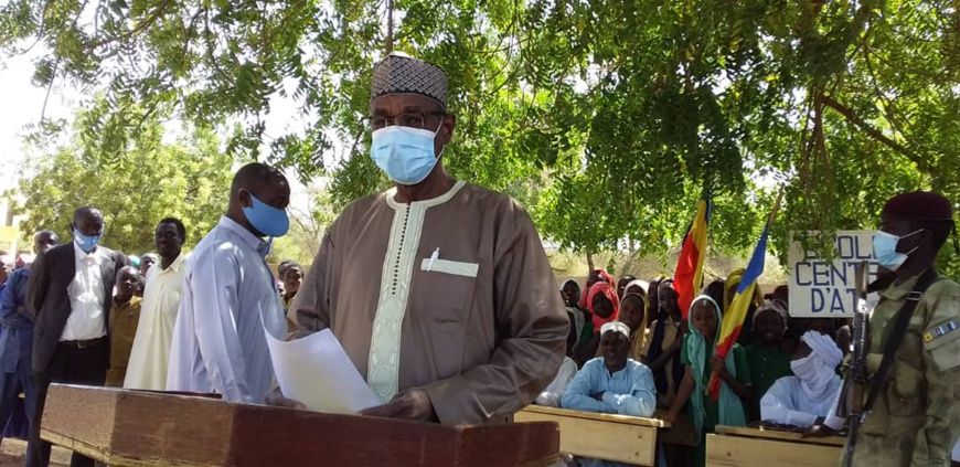 Tchad : 1000 tables-bancs offerts aux élèves de la province du Batha