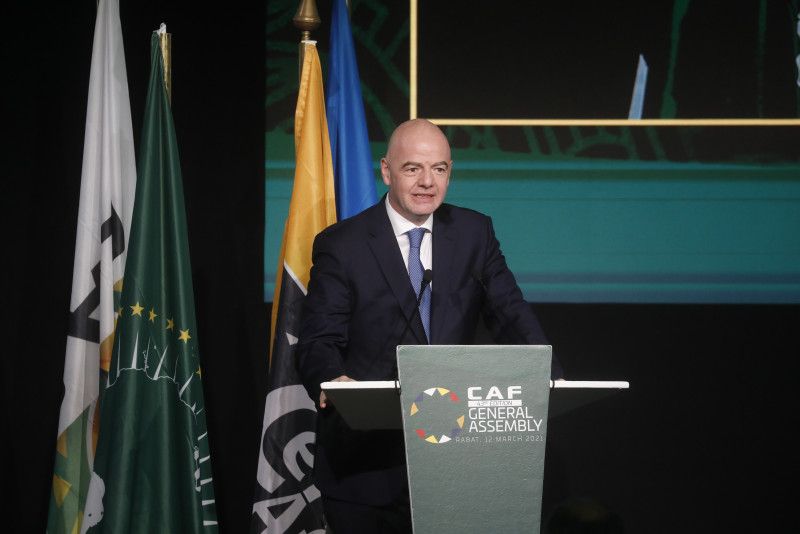 Le président de la FIFA salue 