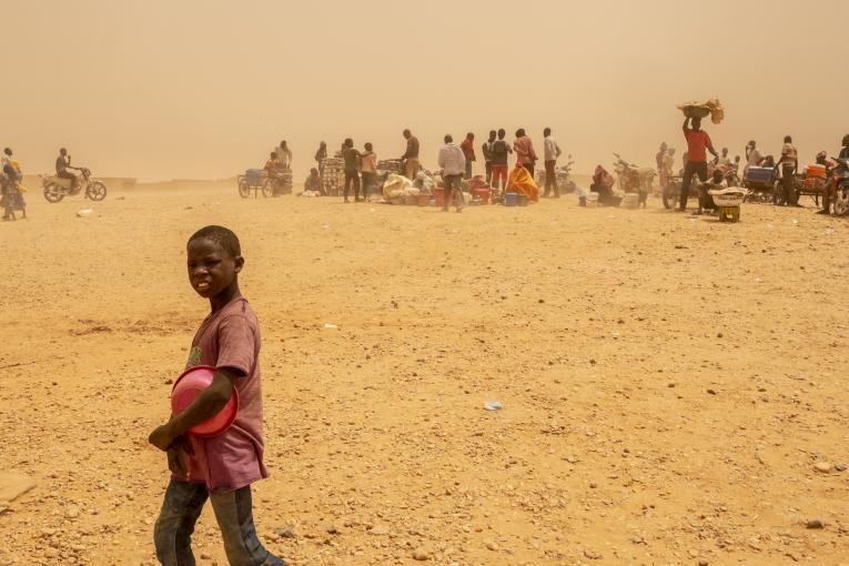Un centre de transit pour migrants expulsés d’Algérie vers leur pays, Agadez, Niger, mai 2018. © UNICEF/UN0209663/Gilbertson 