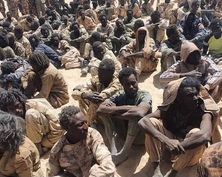 Des prisonniers de guerre capturés par l'armée tchadienne. © DR