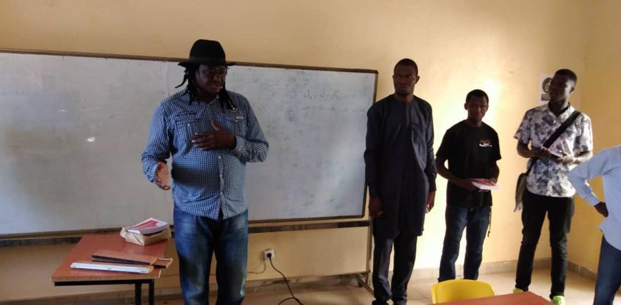 Tchad : l'artiste Abdoulaye Nderguet à Mongo pour une tournée de sensibilisation