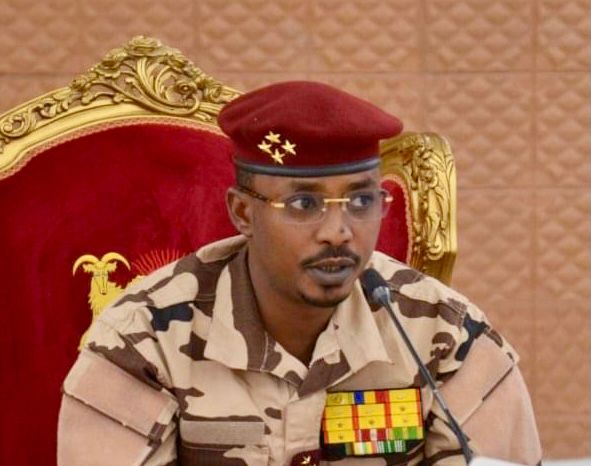 رئيس المجلس العسكري الانتقالي يلتقي مع أعضاء المكتب المدني برئاسة الجمهورية