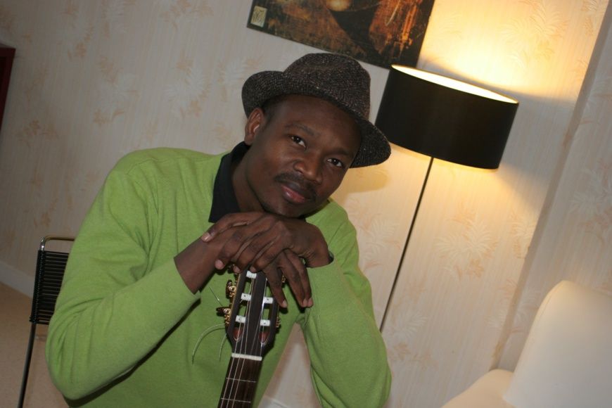 Kaar Kaas Sonn annonce la sortie de son livre 