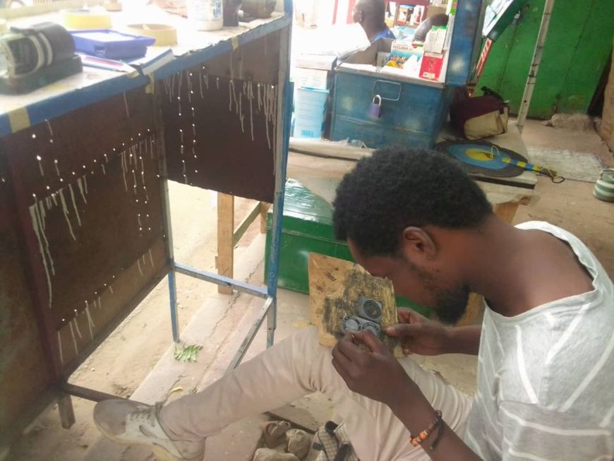 Tchad : fabrication de cachets à la main, une œuvre d’art