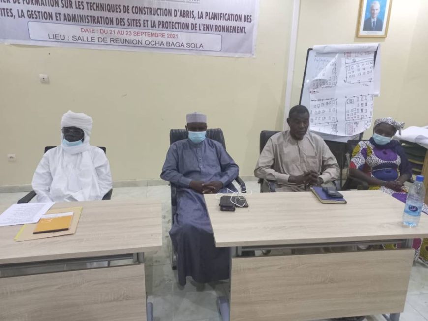 Tchad : la Croix Rouge et le HCR promeuvent les techniques de construction d'abris au Lac