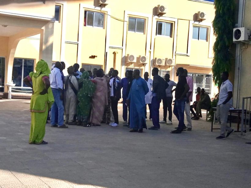 شاب يدهس طفلا وشرطي يعتدي على صحفي لموقع الوحدة انفو