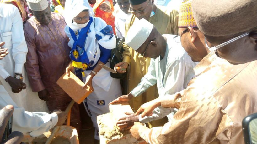 Tchad : pose de pierre pour la construction d'une Maison de la femme à Bokoro