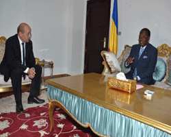 Le ministre français de la Défense a été reçu hier soir par le Président de la République Idriss Déby. Crédit photo : Préside