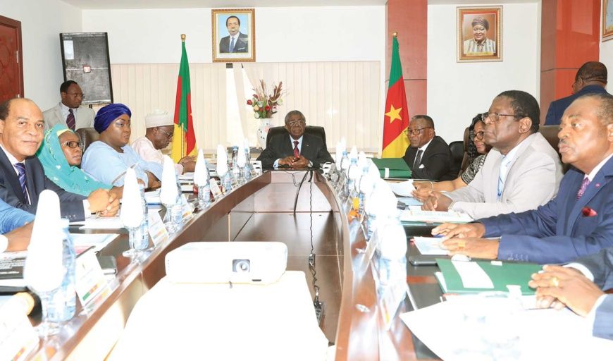 La Commission Musonge au cours d'une session.