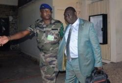 Michel Djotodia, chef du Seleka, est accueilli par le leader de la FOMAC (Force Multinationale d'Afrique Centrale) Jean Felix