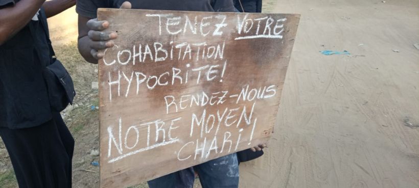 تفريق "مسيرة الكرامة والعدالة" لأبناء شاري الأوسط في ساحة فست-افريك