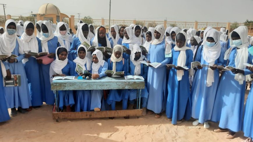 Tchad : des lycéennes récitent le Coran en mémoire du défunt président Idriss Deby