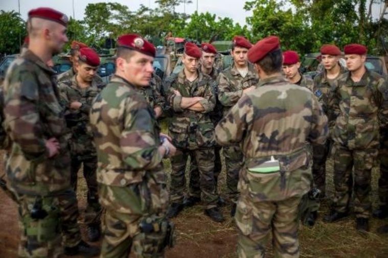 Des soldats français au Cameroun en route pour la Centrafrique, le 4 décembre 2013. AFP