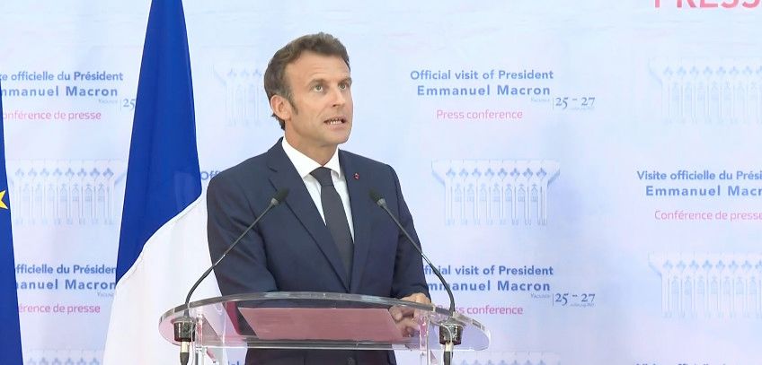 Macron : "la Russie a complété son offre diplomatique par l'intervention de Wagner"