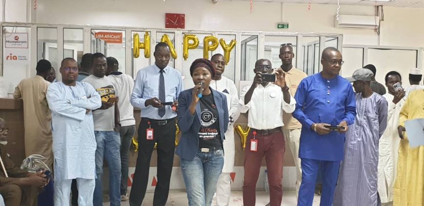 Le personnel d'UBA célèbre le 6e anniversaire de la banque le 5 août à la direction générale de N'Djamena. © Malick Mahamat/A