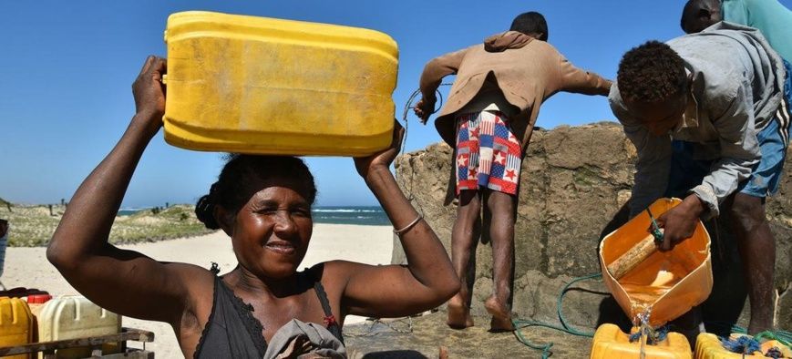 Le PAM met en œuvre des programmes d'adaptation au climat qui aident les communautés à mieux se préparer, réagir et se remett
