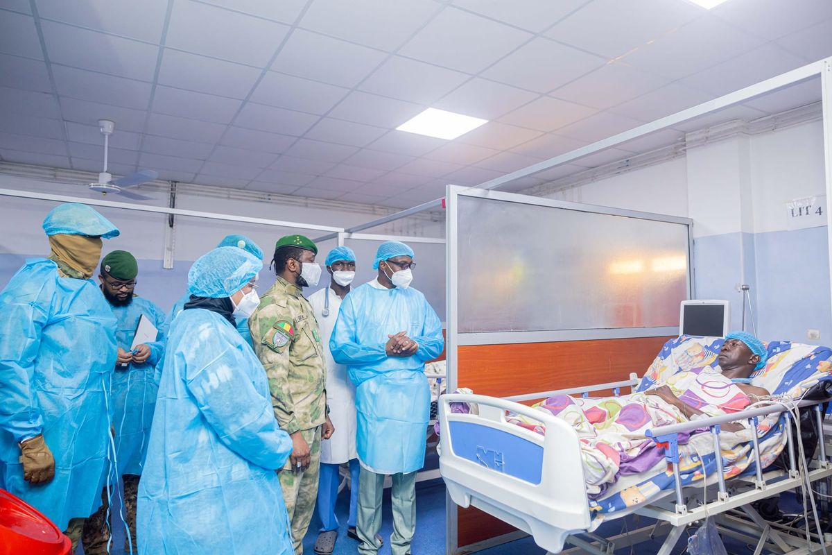 Assimi Goïta rend hommage aux victimes et au général Sadio Camara