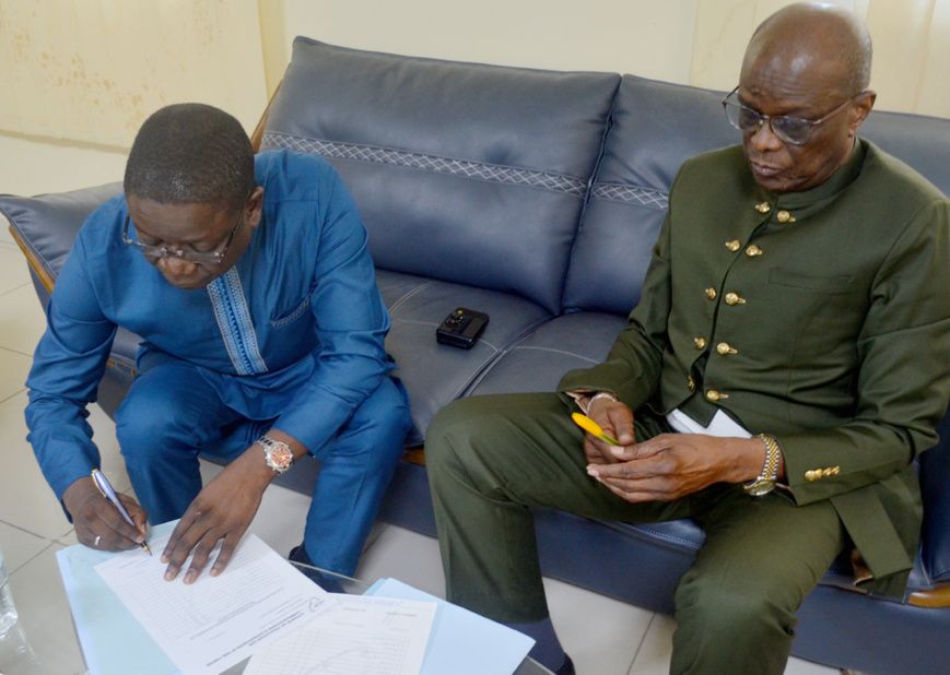 Tchad : passation de service entre Emmanuel Nadingar et Pahimi Padacké à l'ARCEP. © ARCEP