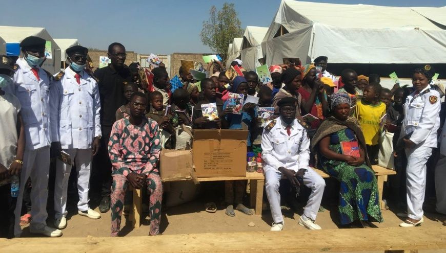 Tchad : l’association chrétienne Think Small remet des dons aux enfants sinistrés de Toukra A