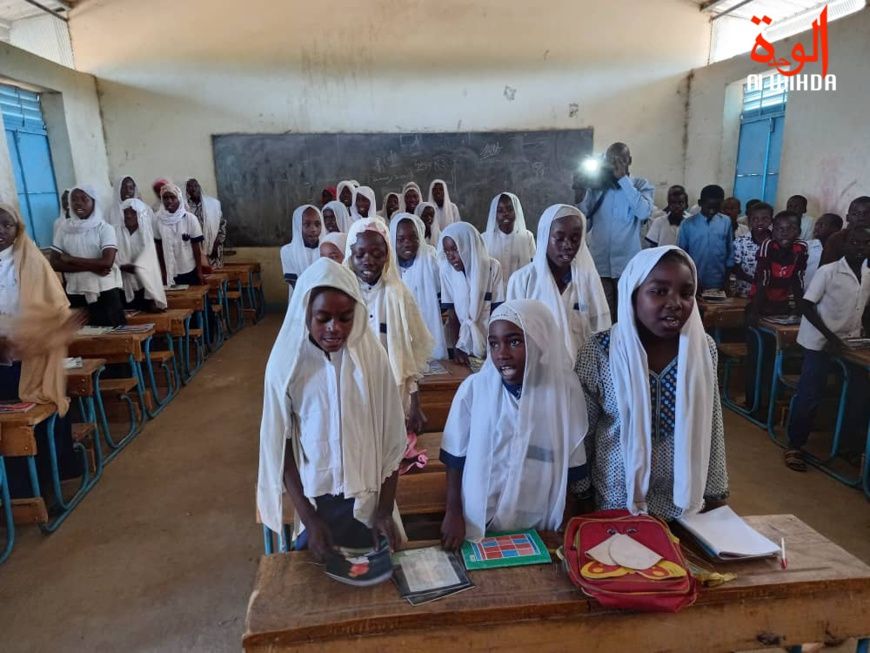 Des enfants dans une salle de classe au Tchad. © Alwihda Info/Archives